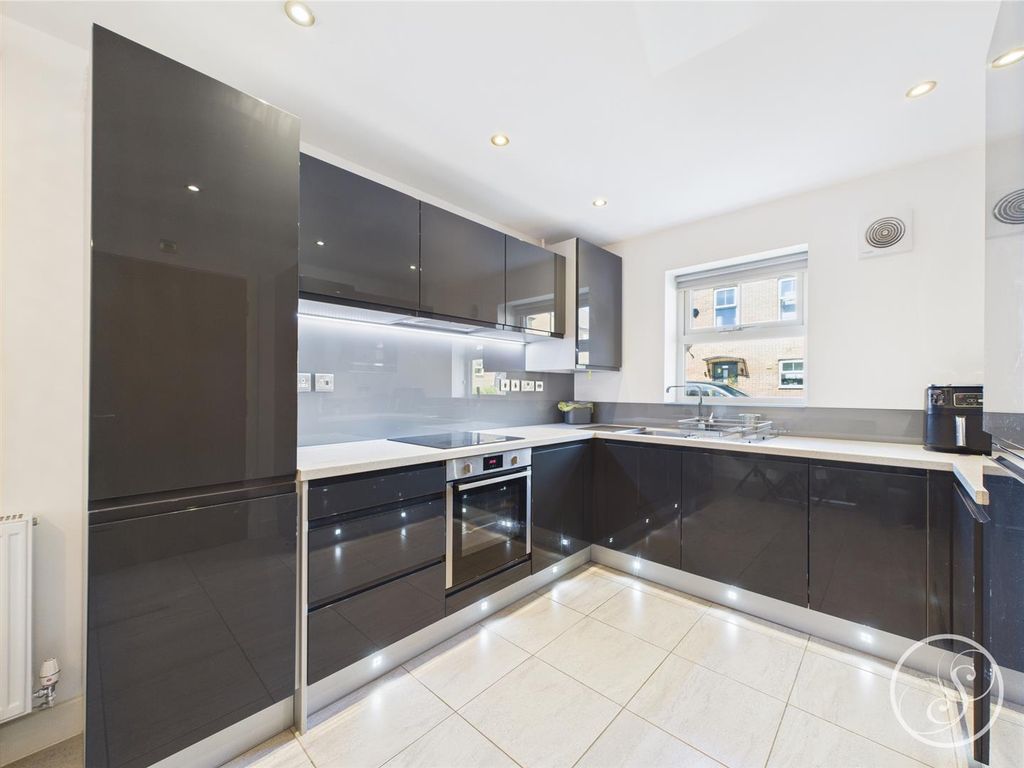 Property photo 2 of 28 Kitchen/Diner