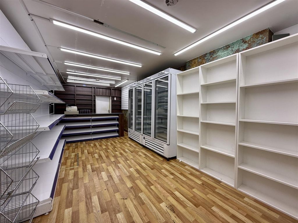 Property photo 2 of 7 2 Retail Space