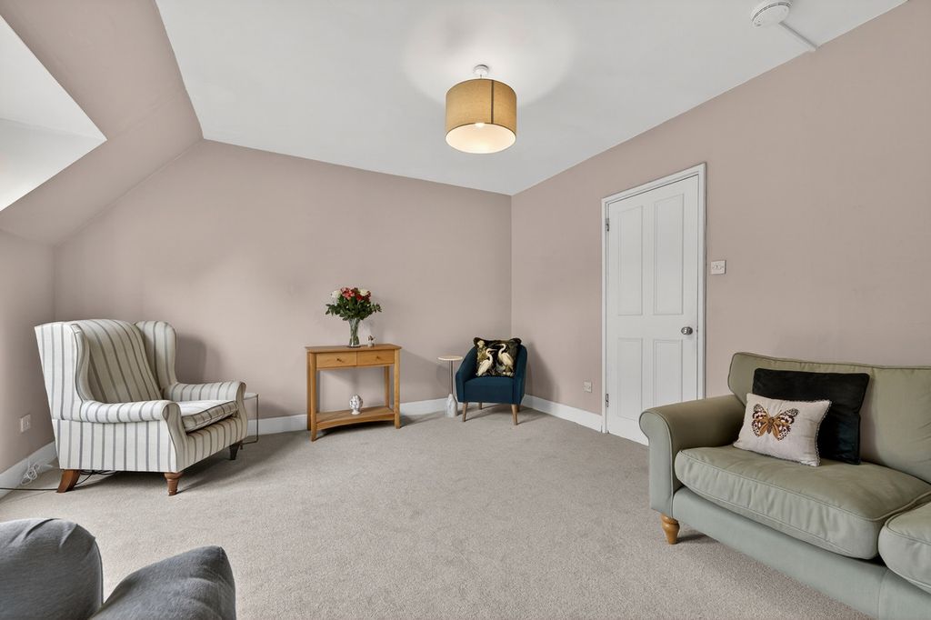 Property photo 2 of 33