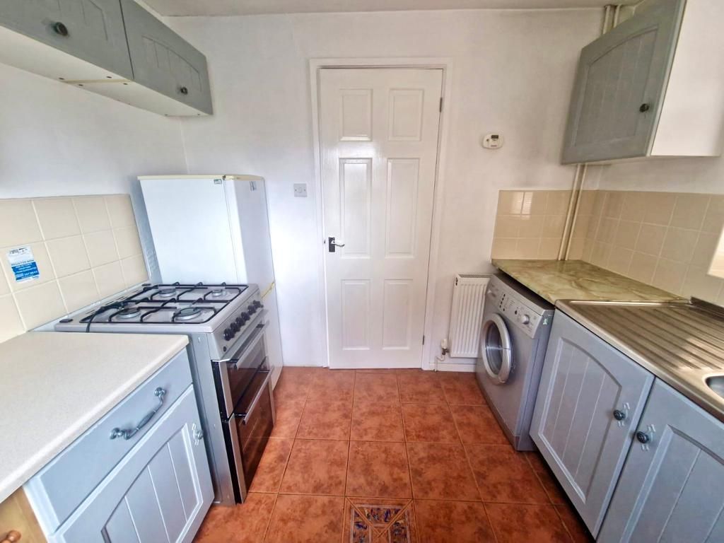 Property photo 2 of 11 Kitchen