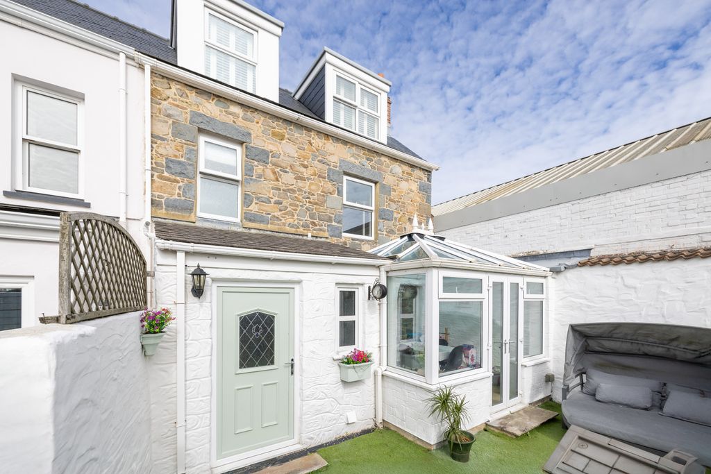 Property photo 1 of 20