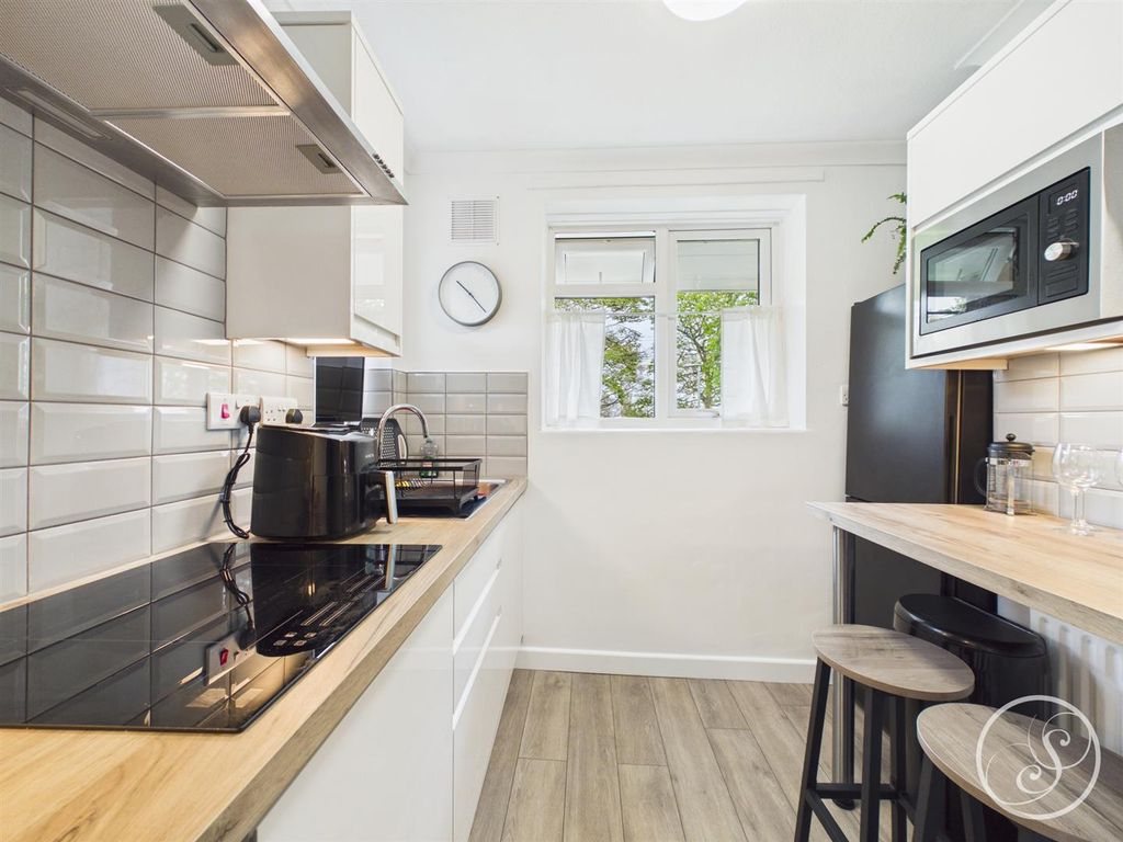 Property photo 2 of 14 Kitchen