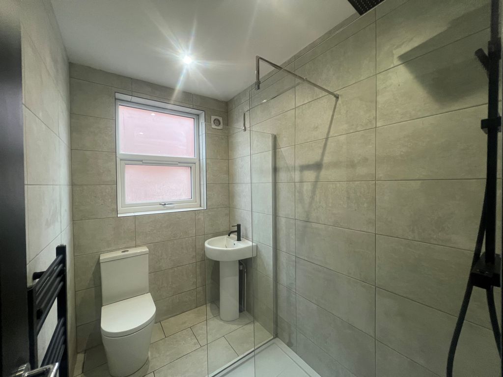 Property photo 2 of 4 Bathroom