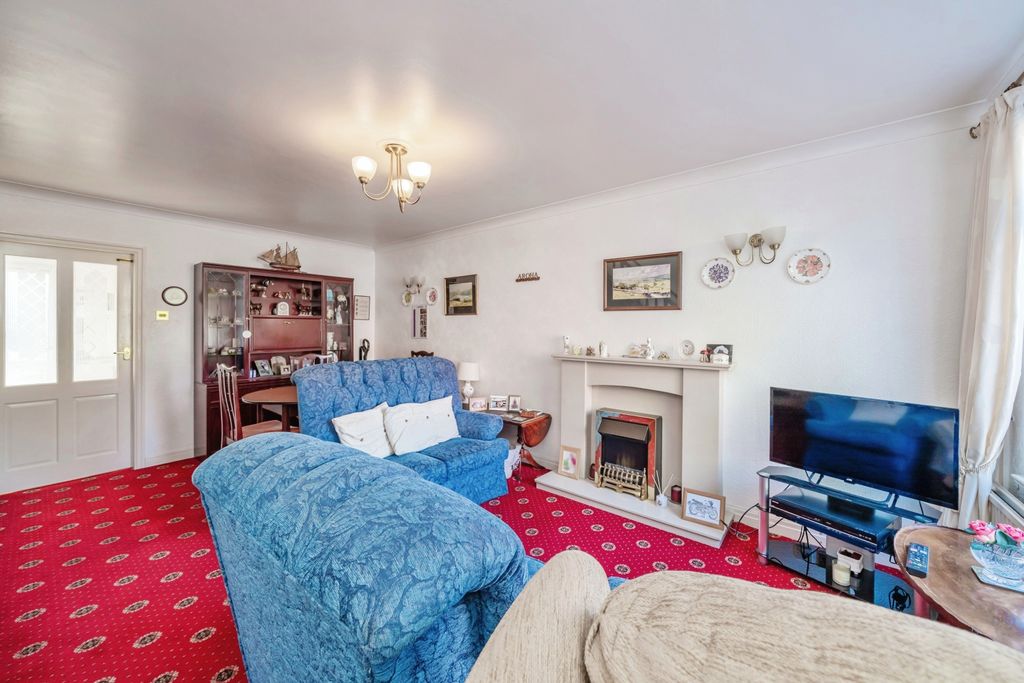 Property photo 3 of 18
