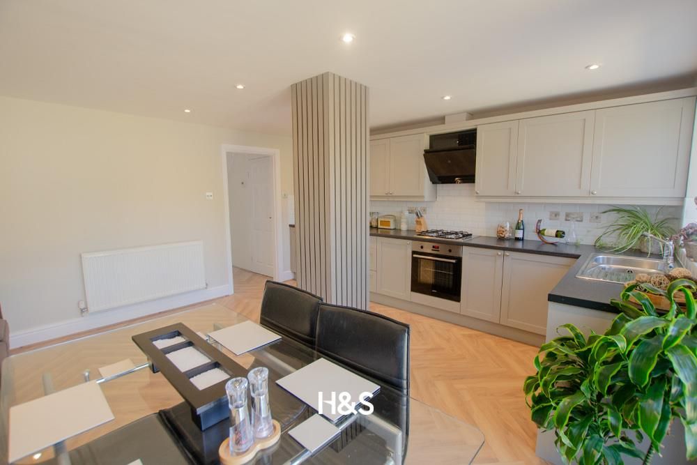 Property photo 3 of 15 8 Arundel - Kitchen2.Jpg