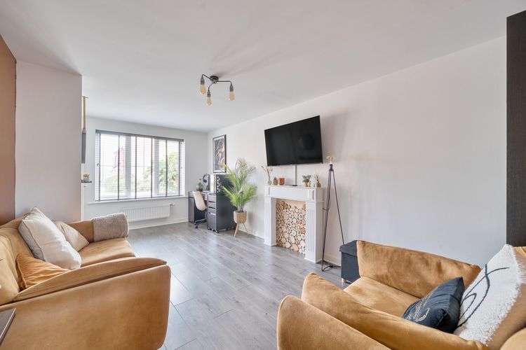 Property photo 2 of 20