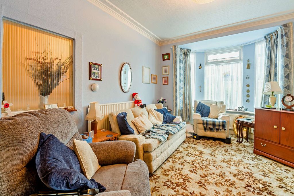 Property photo 3 of 32