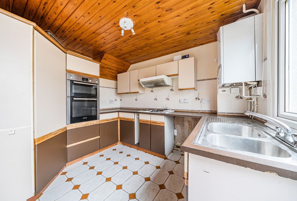 Property photo 2 of 17 Kitchen