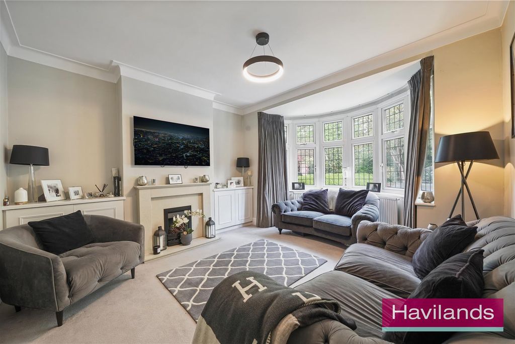 Property photo 3 of 21 Clarendon Way-12.Jpg