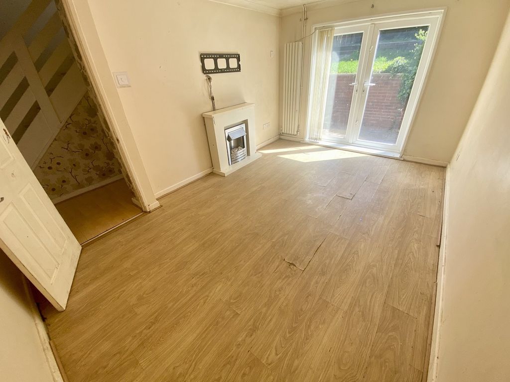 Property photo 2 of 8 Lounge