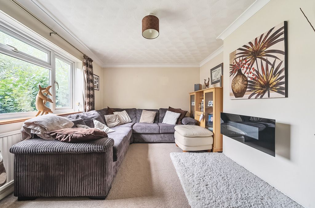 Property photo 3 of 12 1313704-4-685Ad35...