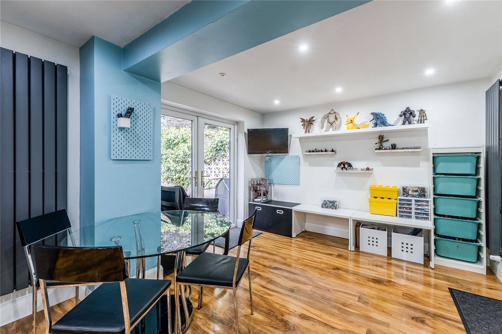 Property photo 3 of 16 Dining Kitchen