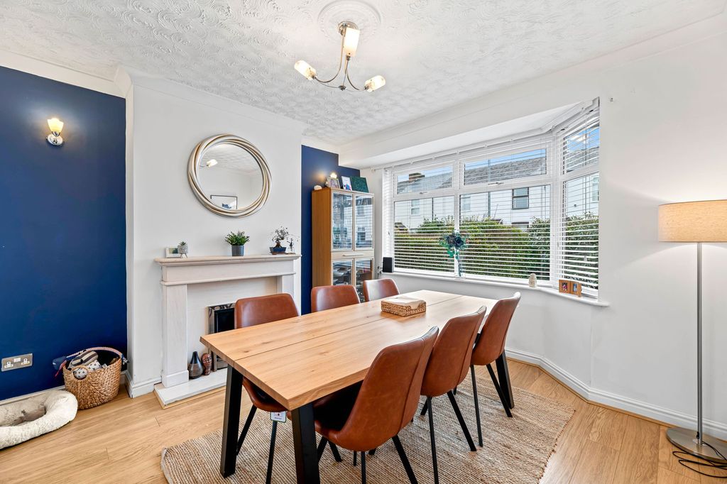 Property photo 3 of 19 Dining Room