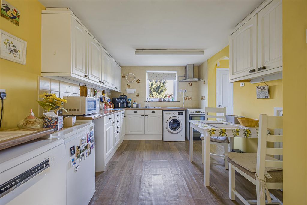 Property photo 3 of 21 Kitchen