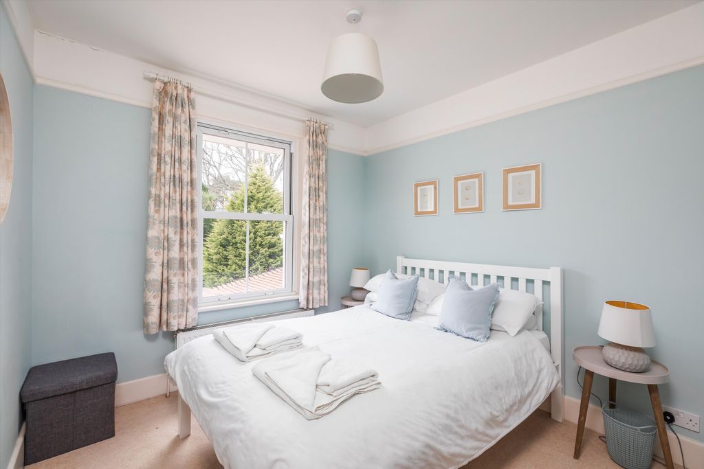 Property photo 2 of 17 Image