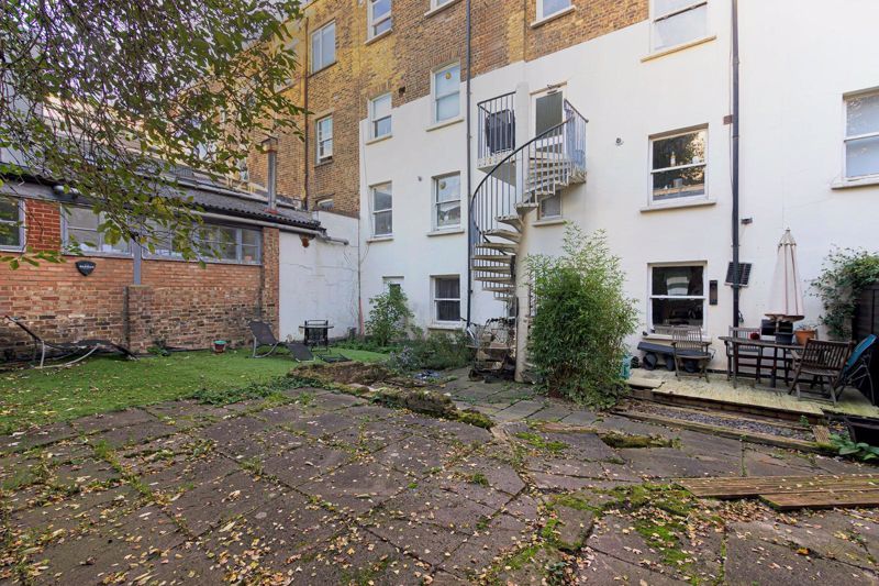 Property photo 3 of 11 Photo 17