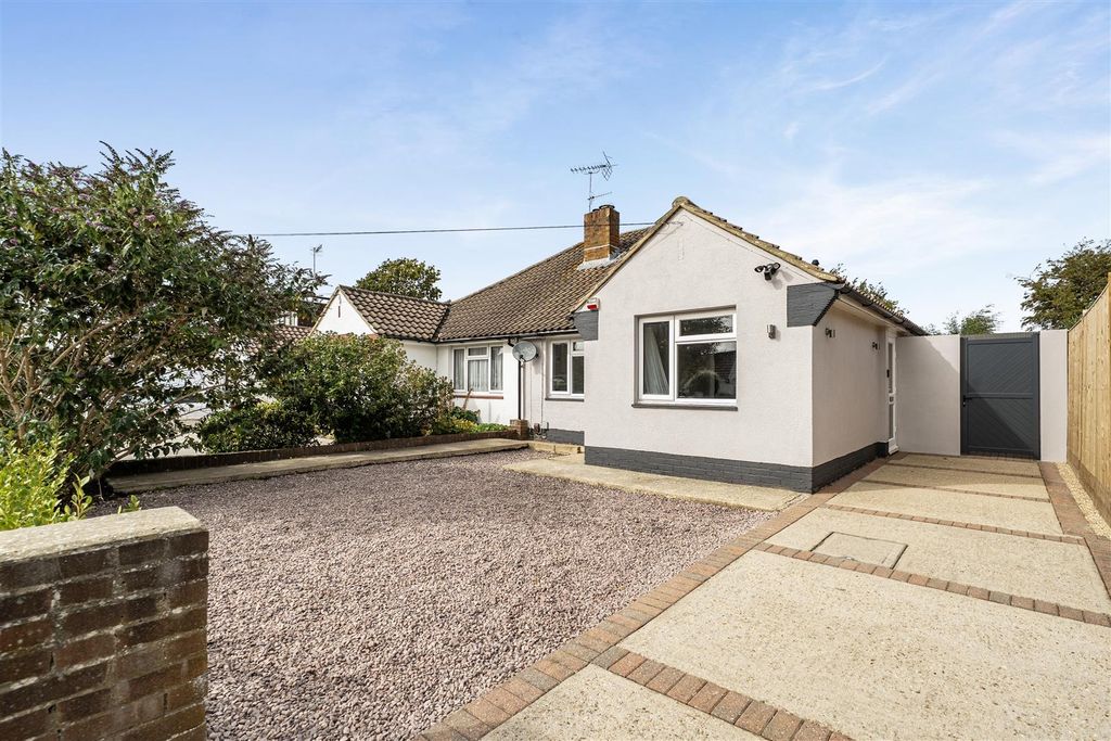 Property photo 1 of 18 For Sale By Aspire Residential | Murfield Road