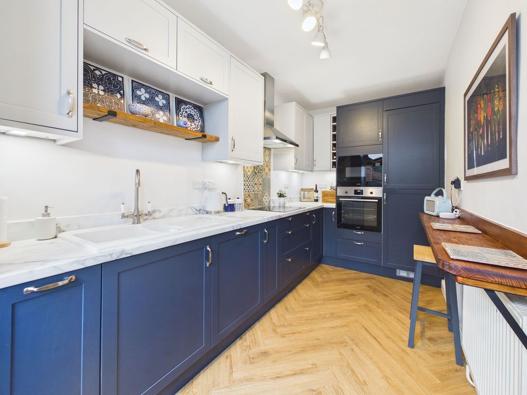 Property photo 3 of 22 Breakfast Kitchen