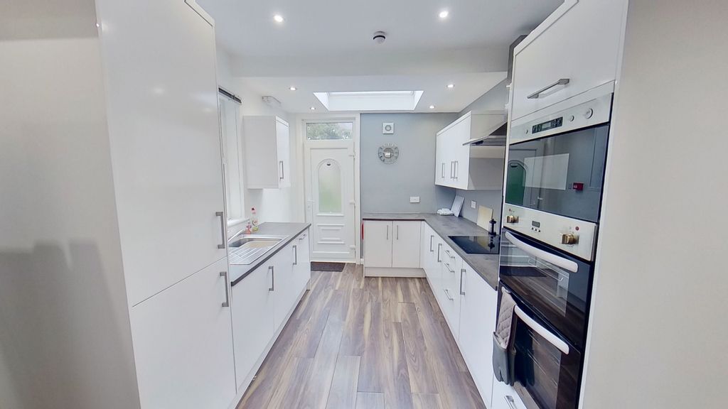 Property photo 3 of 11 Estcourt-Terrace-02082022140548