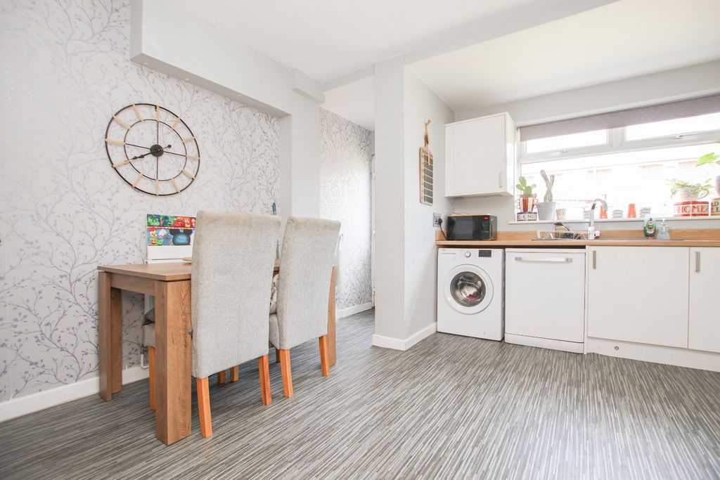 Property photo 2 of 12 4542472