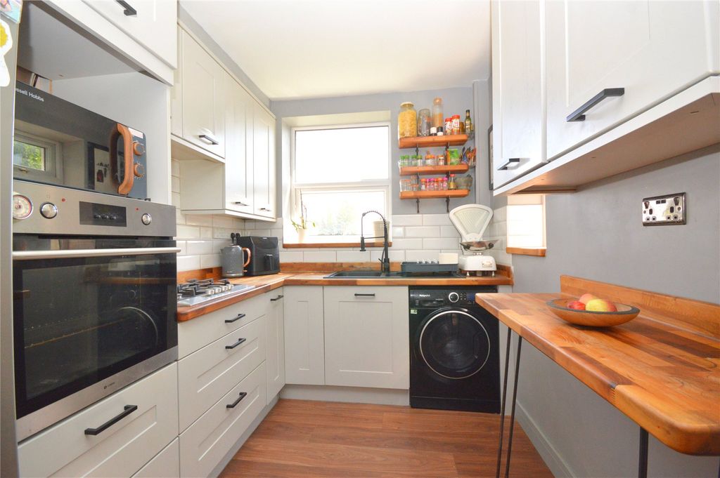 Property photo 3 of 12 Kitchen
