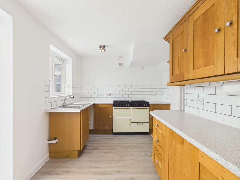 Property photo 3 of 16 Kitchen