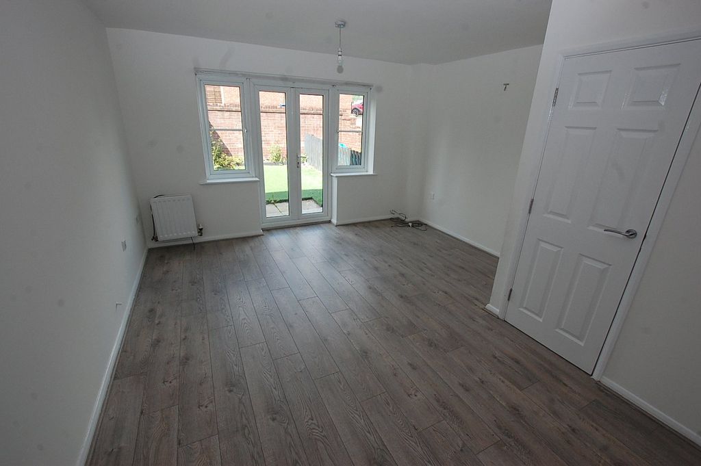 Property photo 2 of 13 Picture No. 15