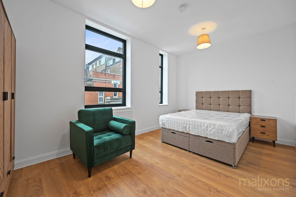 Property photo 3 of 5