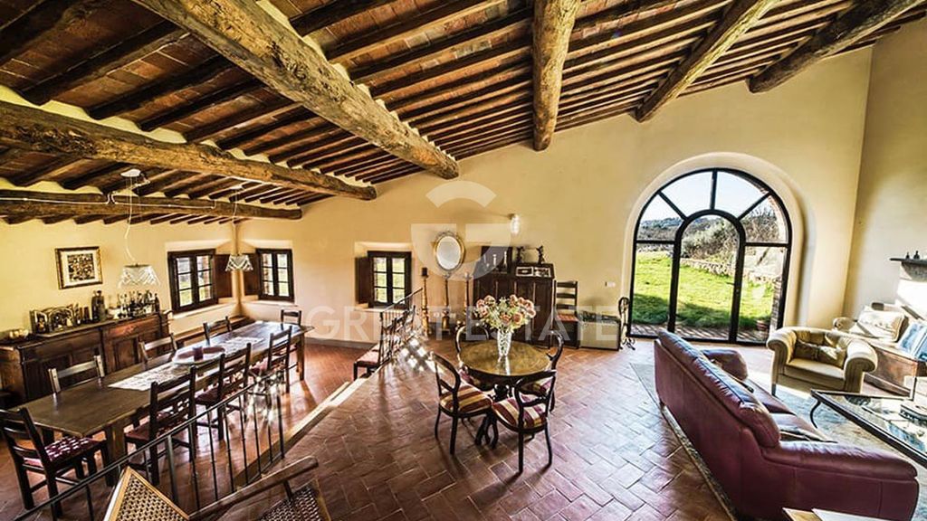 Property photo 2 of 30 Interiors