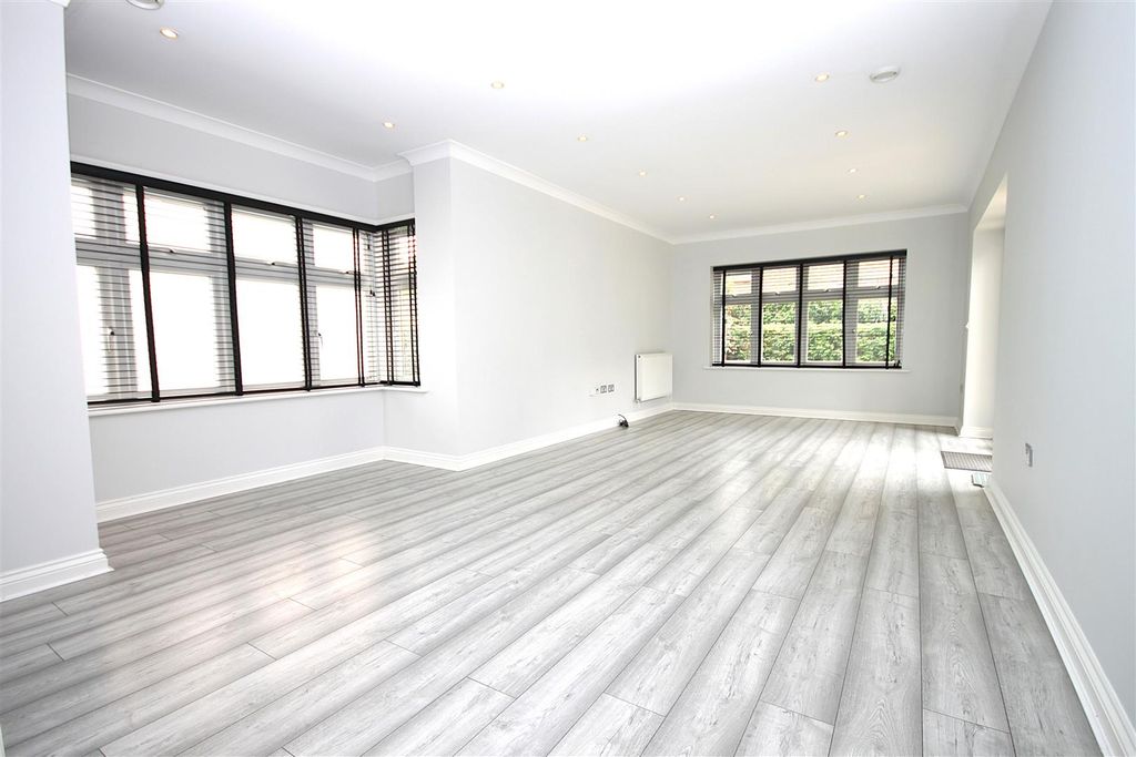 Property photo 2 of 29