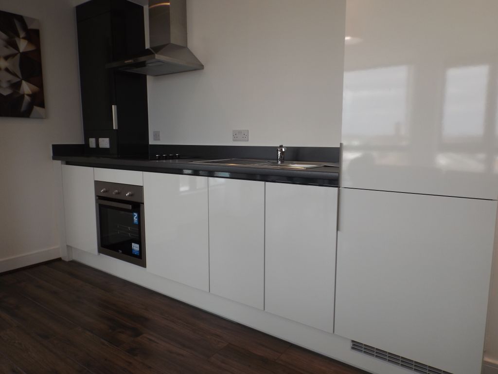 Property photo 3 of 8 Kitchen