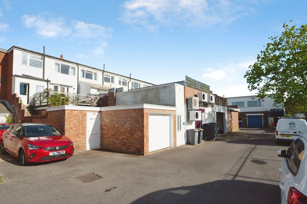 Property photo 2 of 17 Pbox-Img.Jpg