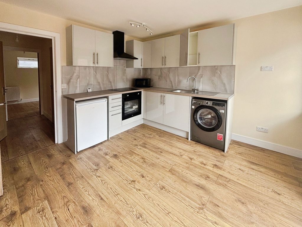 Property photo 2 of 10 Kitchen/Reception