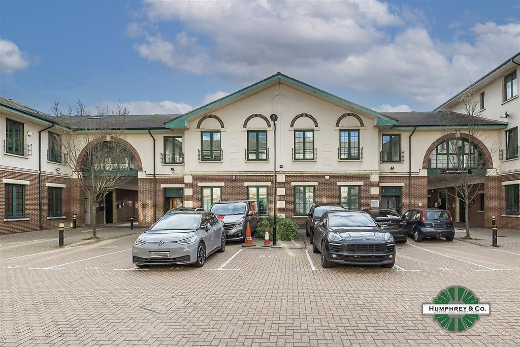 Property photo 3 of 4 Unit 14 Bourne Court -012.Jpg