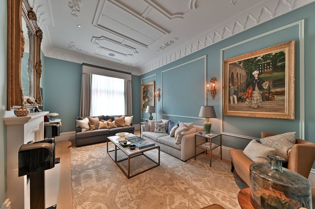 Property photo 3 of 21 Living Room