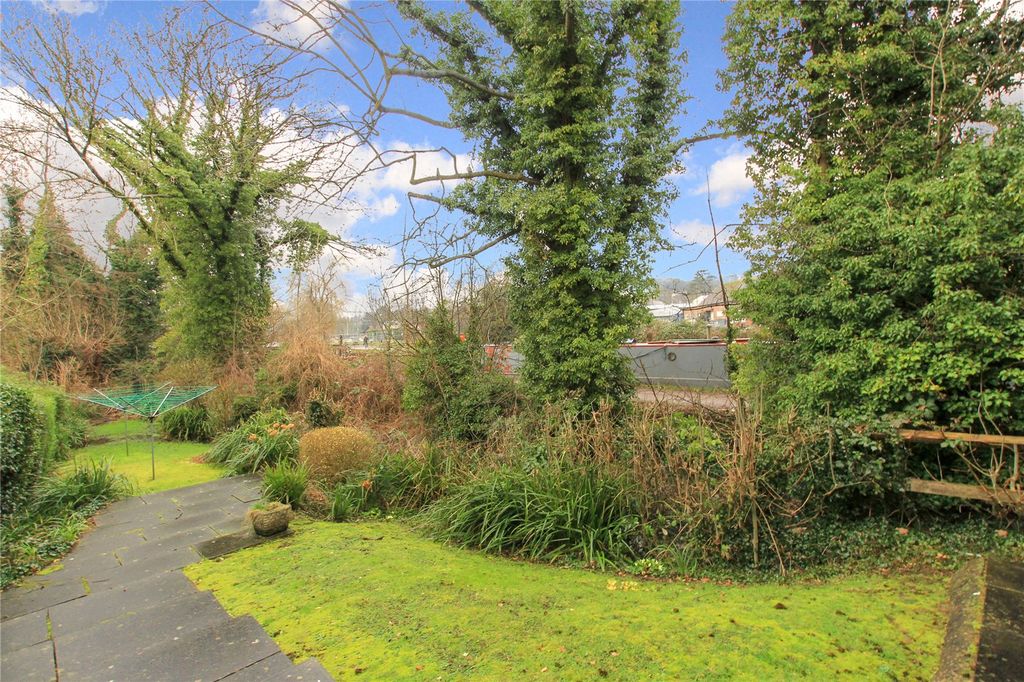 Property photo 3 of 13 Communal Garden