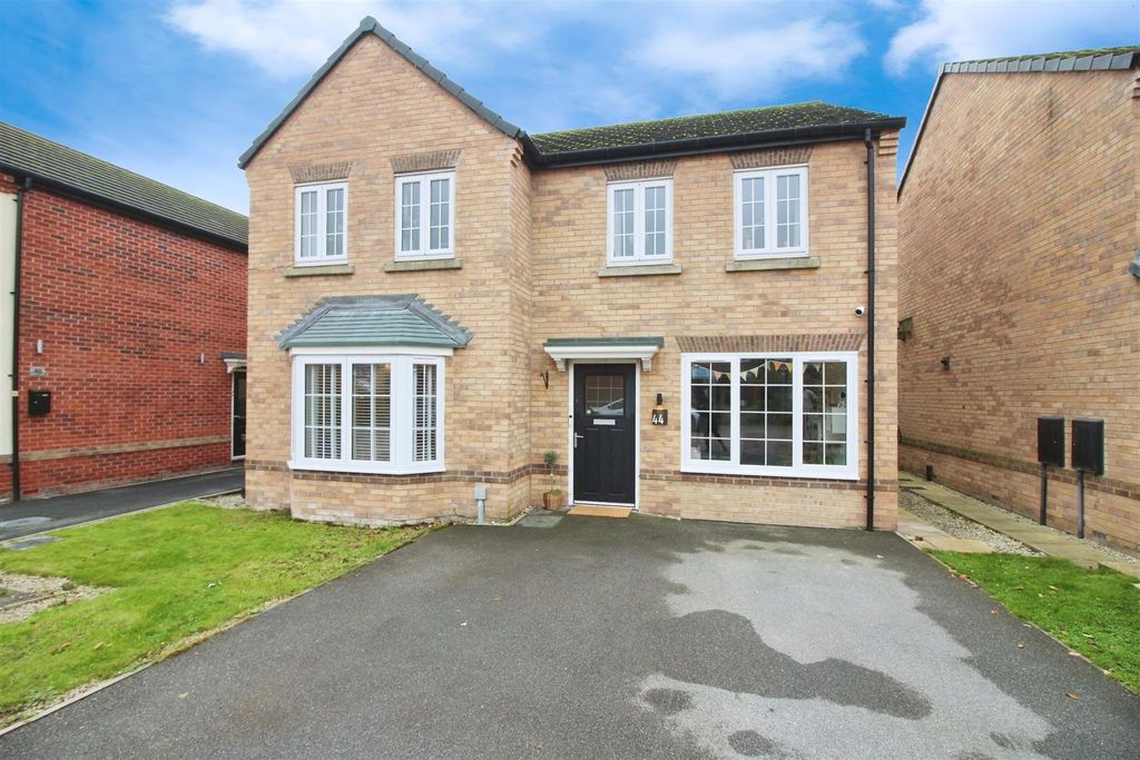 Property photo 1 of 35 Outside