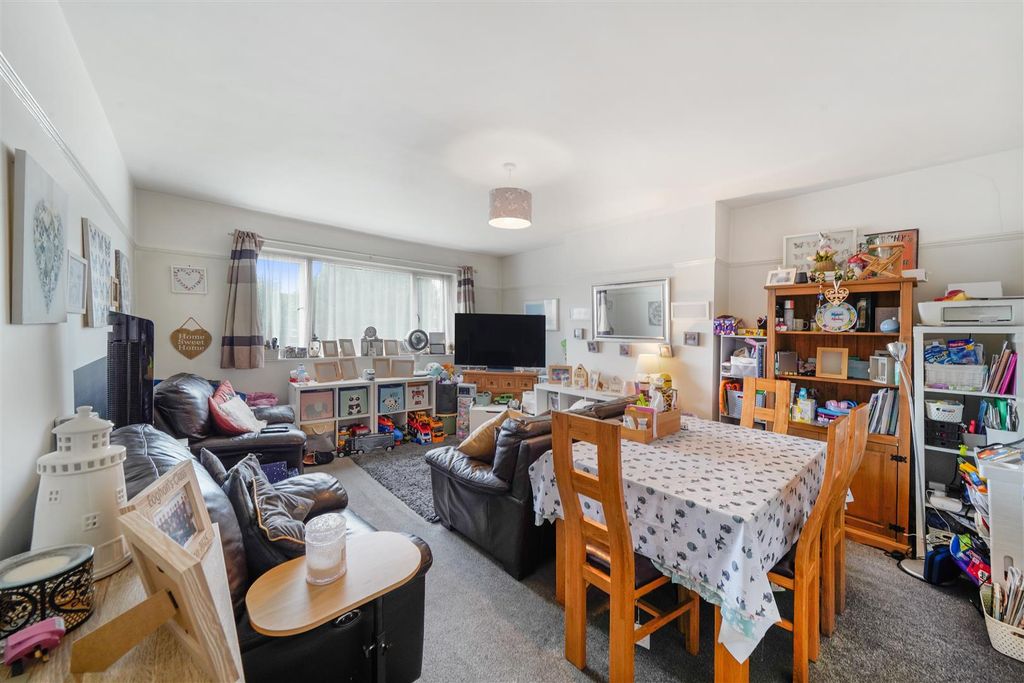 Property photo 2 of 8 1010 Harrow Road - 7Qanknoc0A4Bwt3Lvqy4.Jpg