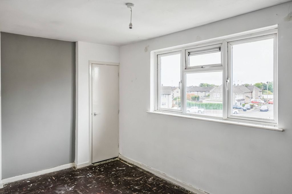 Property photo 2 of 13 88 Allington Way, Chippenham, Wiltshire, Sn14 0Ju