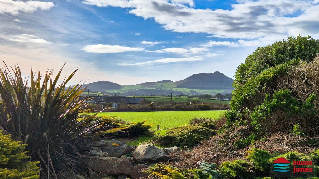 Property photo 2 of 21