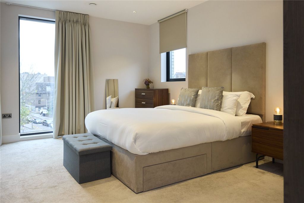 Property photo 3 of 22 Bedroom