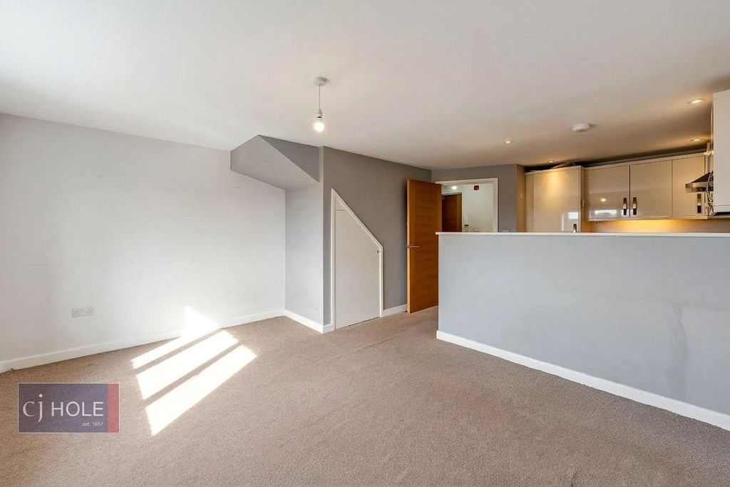 Property photo 3 of 8 Picture No. 11