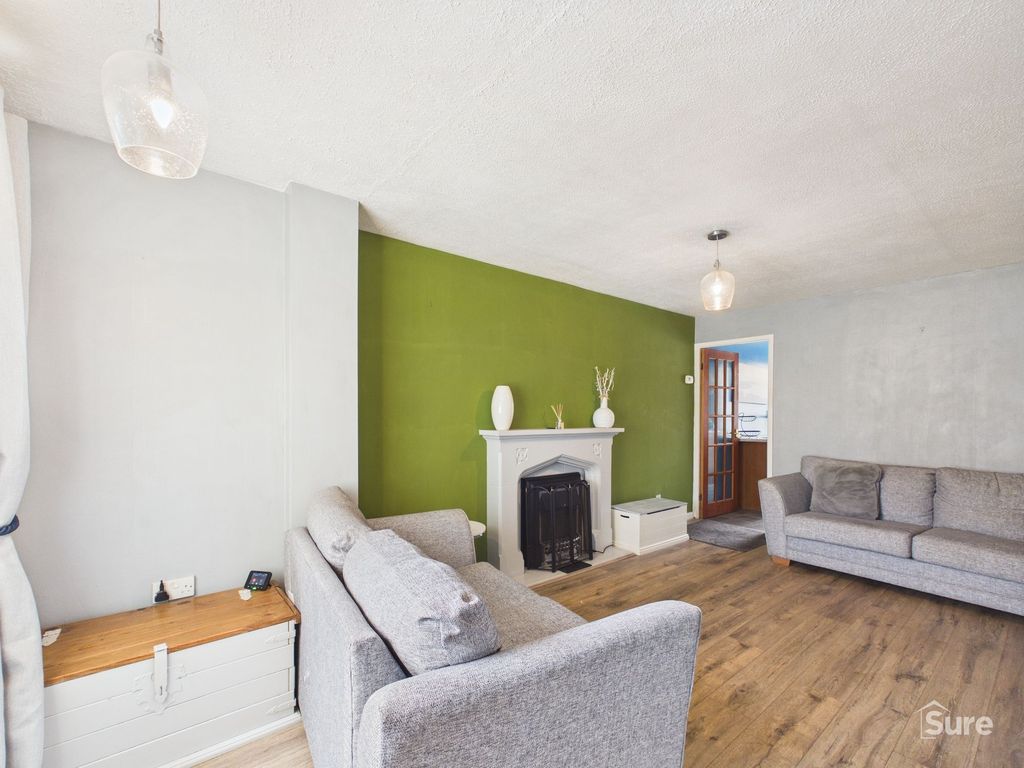 Property photo 3 of 14 Lounge 2