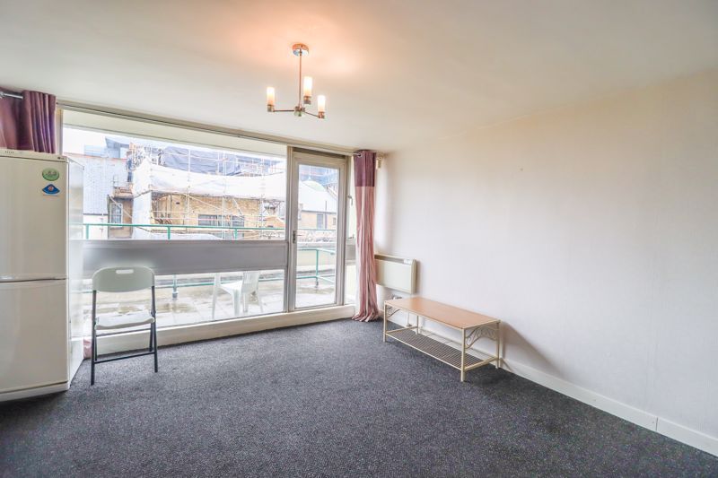 Property photo 3 of 7 Living/Bed Room