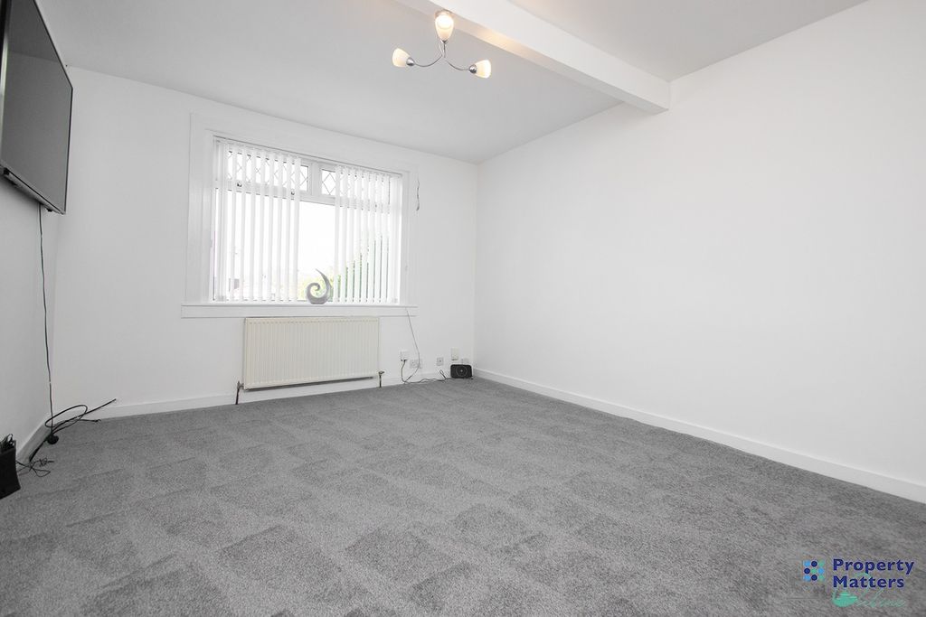 Property photo 3 of 12 Lounge