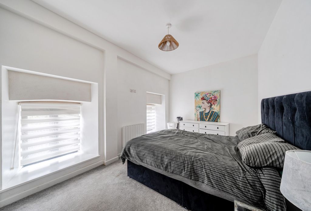 Property photo 2 of 13 1409398-12-6985d9...