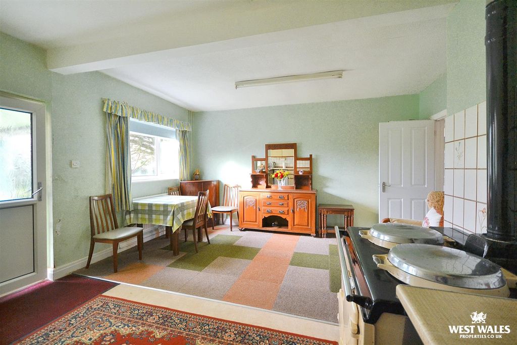 Property photo 3 of 27 Kitchen/Dining Room