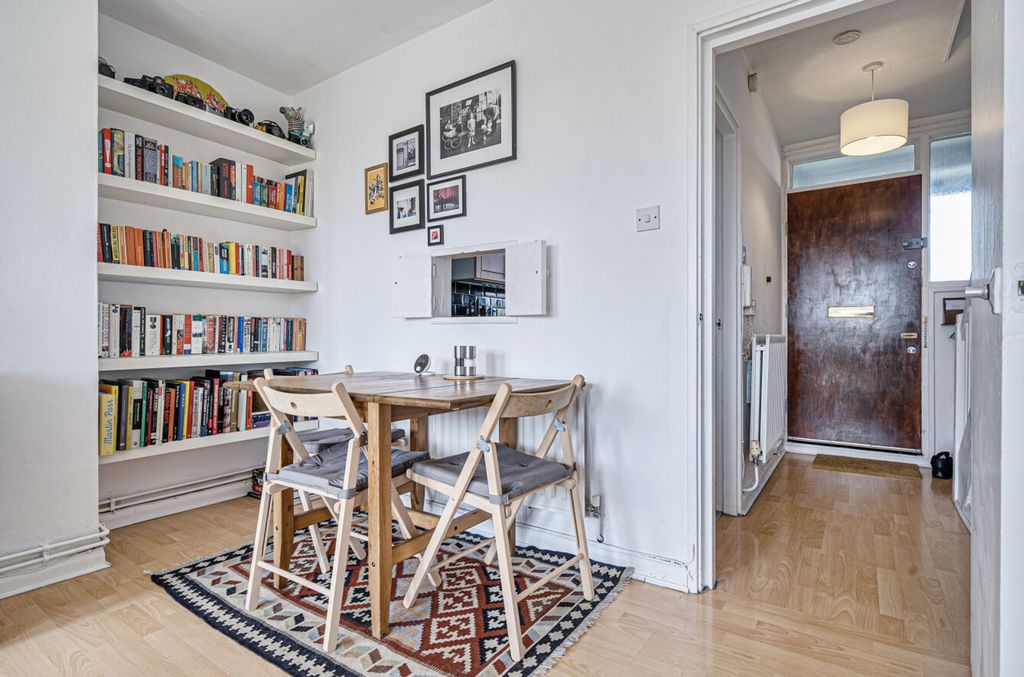 Property photo 3 of 18