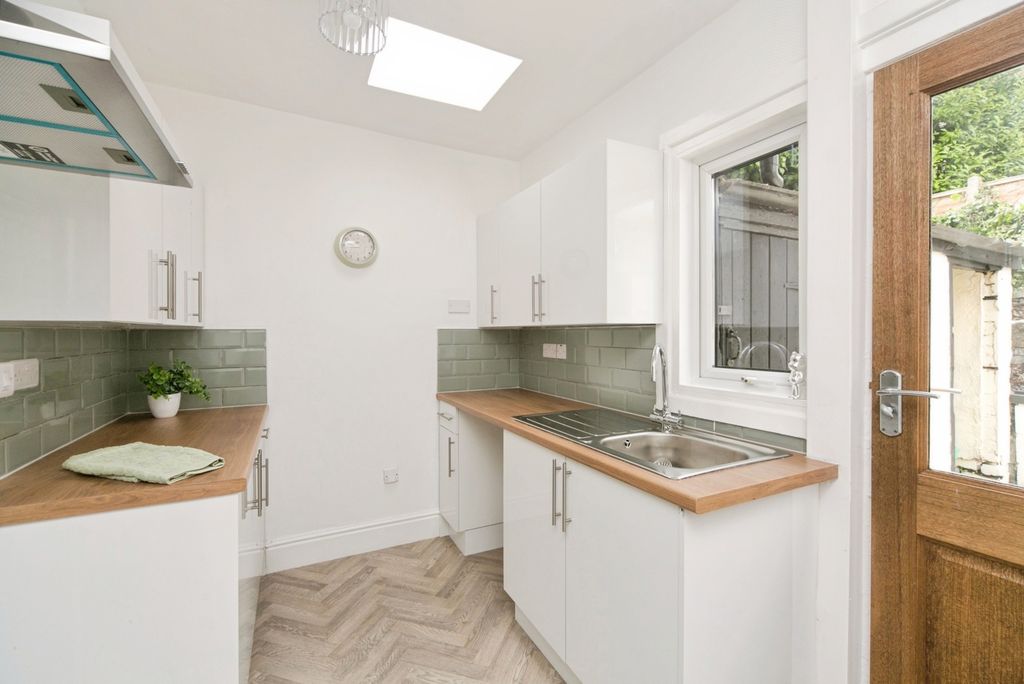 Property photo 3 of 17 Pbox-Img.Jpg