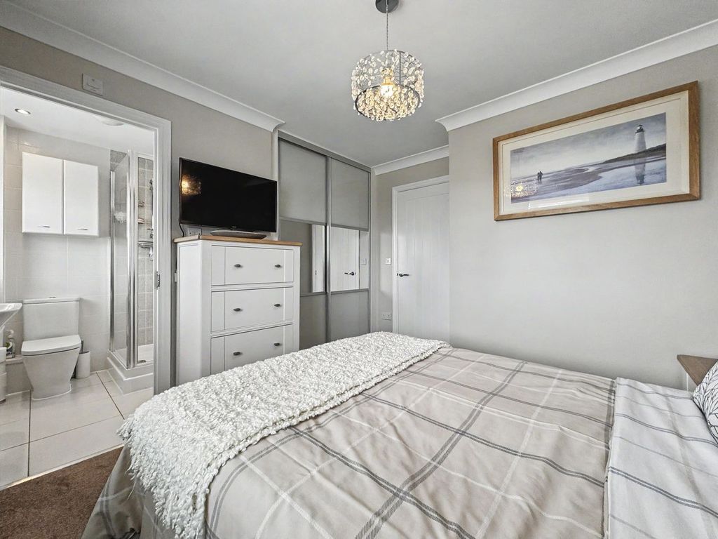 Property photo 2 of 37